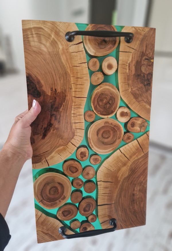 serving board, board, tray, wood art, board diy, patera, deska do serwowania, deska dekoracyjna, deska z żywicą epoksydową, drewno i żywica, drewniane dodatki do domu, dekoracje z drewna, epoxy art work, wood and epoxy, taca, drewniana taca, prostokątna taca, taca z uchwytami, wooden board