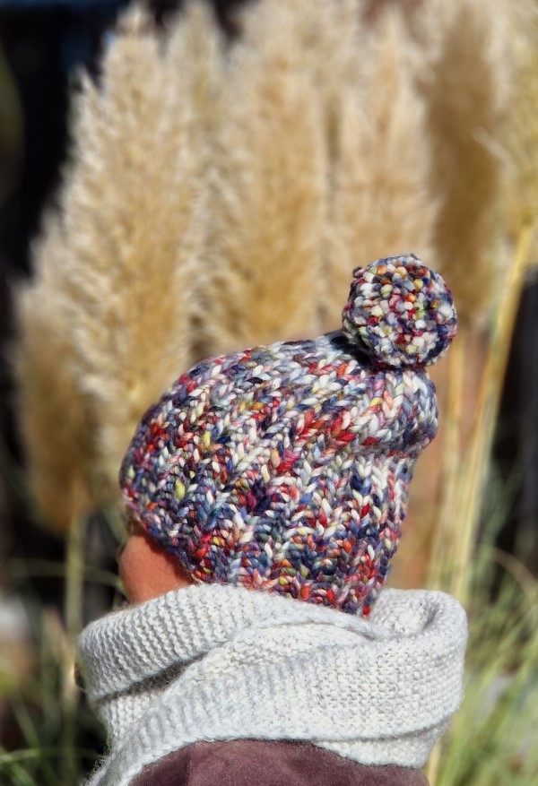 okrycie głowy, ciepła czapka, czapka na drutach, czapka ręcznie robiona, outfitinspiration,, lubię kolory, beanie, czapka z merynosa, wełniana czapka, dziergana czapka, kolorowa czapka, czapka z pomponem, knithat