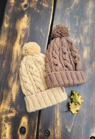 okrycie głowy, ciepła czapka, czapka na drutach, czapka ręcznie robiona, outfitinspiration,, lubię kolory, beanie, czapka z wełny i akrylu, wełniana czapka, dziergana czapka, beżowa czapka, czapka z pomponem, czapka brązowa, knithat, czapka na zimę