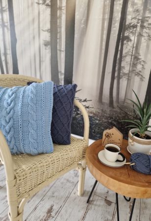 poszewka z wełny i akrylu, poszewka na poduszkę, poszewka w warkocze z wełny, poszewka w warkocze, ecru poduszka, różowa poduszka, niebieska poduszka, poduszka włóczki, dziergana poduszka, dekoracyjna poduszka cushion, pillow
