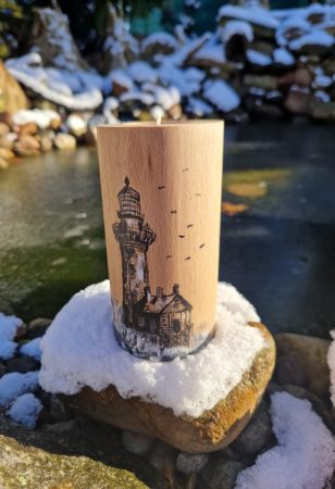 Świeczniki, świecznik drewniany, candlestick, candleholder, rustykalny, dekoracje drewniane, dodatki z drewna, świecznik z obrazkiem, świecznik malowany, świecznik z latarnią, świecznik z drewna, latarnia świecznik na t-lighty, świecznik naturalny, styl skandynawski, styl hygge