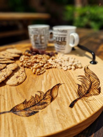 serving board, board, tray, wood art, board diy, patera, deska do serwowania, deska dekoracyjna, deska z żywicą epoksydową, drewno i żywica, drewniane dodatki do domu, dekoracje z drewna, epoxy art work, wood and epoxy, taca, drewniana taca, prostokątna taca, taca z uchwytami, wooden board