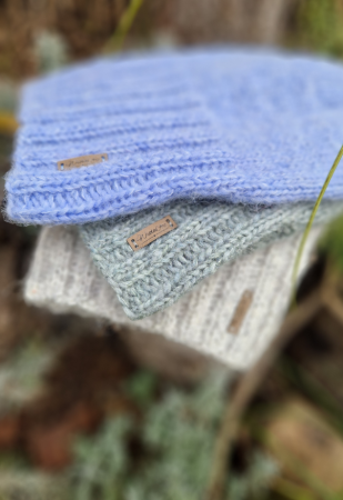 czapka z alpaki, czapka z wełny, czapka z merynosa, wydłużona czapka, czapka z długim ściągaczem, czapka z wełny, różowa czapka, delikatna czapka, pomarańczowa czapka, jasna czapka, czapka na drutach. hat, czapka na zimę, zimowa czapka, elegancka czapka, dziergana czapka