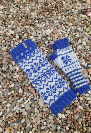 getry z wełny, getry z merynosa, ocieplacz, otulacze, ocieplacze na nogi, skandynawskie getry, wzory skandynawskie, skarpety, wełniane getry, getry na drutach, dziergane getry, getry w śnieżynki, getry na zimę, zimowe getry, niebieskie getry, socks, winter socks
