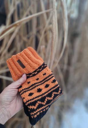 skarpetki z wełny, skarpety z merynosa, , wzory skandynawskie, wzór geometryczny, skarpety, wełniane getry, getry na drutach, dziergane skarpety ,skarpety na zimę, zimowe skarpetki, pomarańczowe skarpetki, czarne skarpety, socks, winter socks,