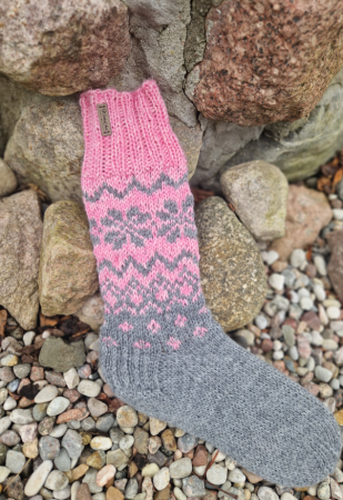 skarpetki wełniane skarpetki z wełny, skandynawskie skarpetki, skarpetki dziergane, skarpetki na drutach, skarpetki, różowe skarpetki, skarpetki w gwiazdki, socks, knitted socks, zimowe skarpetki, winter socks