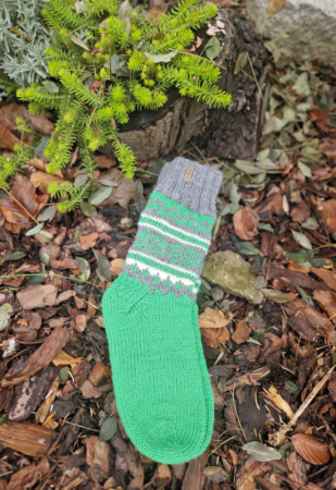 skarpetki z wełny, wełniane skarpetki, skandynawskie skarpetki, skandynawskie wzory, zielone skarpetki, skarpetki na drutach, dziergane skarpetki, skarpetki na zimę, zimowe skarpetki, socks, winter socks, gwiazdki, skarpetki