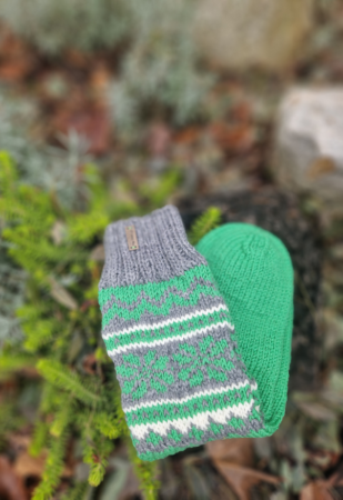 skarpetki z wełny, wełniane skarpetki, skandynawskie skarpetki, skandynawskie wzory, zielone skarpetki, skarpetki na drutach, dziergane skarpetki, skarpetki na zimę, zimowe skarpetki, socks, winter socks, gwiazdki, skarpetki