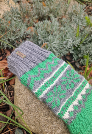 skarpetki z wełny, wełniane skarpetki, skandynawskie skarpetki, skandynawskie wzory, zielone skarpetki, skarpetki na drutach, dziergane skarpetki, skarpetki na zimę, zimowe skarpetki, socks, winter socks, gwiazdki, skarpetki